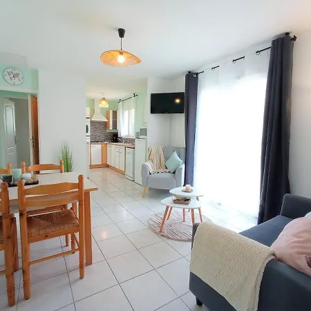 Holiday home Les De Lescurou