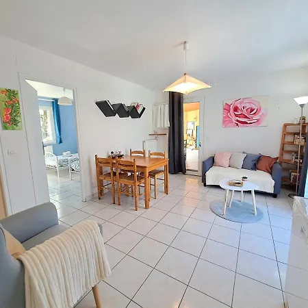 Les De Lescurou Holiday home